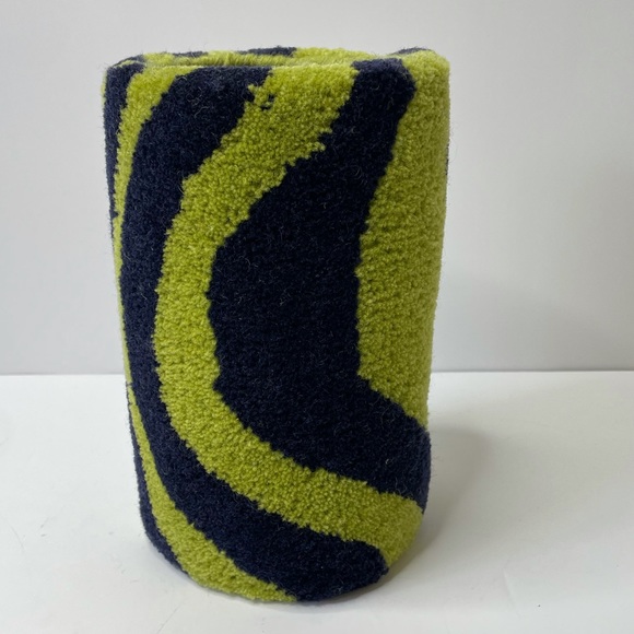 Ugly Rugly Tufted Vase Wool Carpet Green Black Funky Groovy Flowers Handmade - Picture 4 of 11